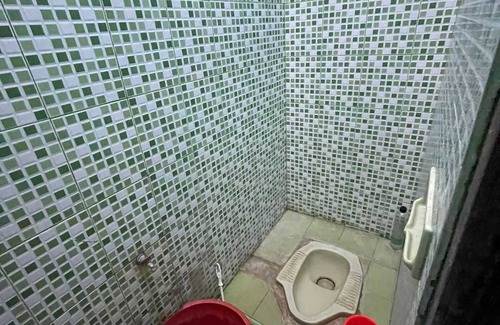 Parepare Hotel | EXPRESS O 91669 Kost Amel Near Taman Mattirotasi