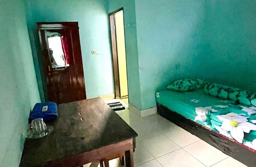Parepare Hotel | EXPRESS O 91669 Kost Amel Near Taman Mattirotasi