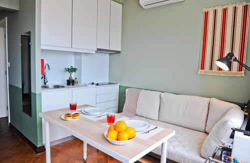 Santo Antonio Apartment | Expresso Martinis in Lisbon by Misha's Place (4c(