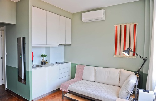 Santo Antonio Apartment | Expresso Martinis in Lisbon by Misha's Place (4c(