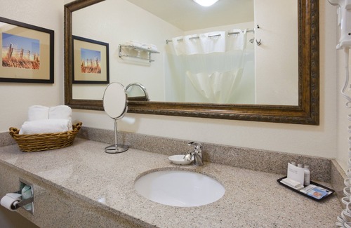 Fargo Hotel | Expressway Suites Fargo