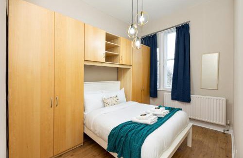 Addison Apartment | Exquisite 1BR, 5min Kensington Olympia Tube