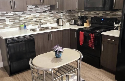 Saskatoon House | Exquisite 2 Bedroom suite with full amenities in Saskatoon