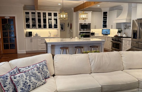 Newhall House | Exquisite 3 -Bedroom Home with pool in Tranquil Neighborhood of Newhall SCV