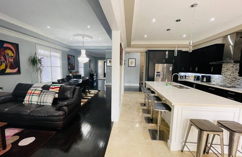 Richmond Hill House | Exquisite 4 BDR Home with Office and Parking near Lake Wilcox