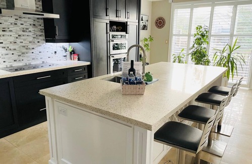 Richmond Hill House | Exquisite 4 BDR Home with Office and Parking near Lake Wilcox