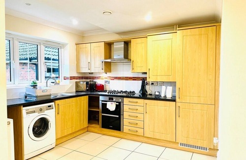 Maidstone House | Exquisite 4 Bed with 2 en-suite