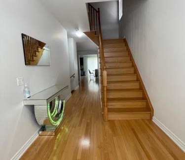 Brampton Apartment | Exquisite 4-Bedrooms Residential Home+Home Feel