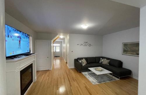 Brampton Apartment | Exquisite 4-Bedrooms Residential Home+Home Feel