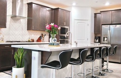 Antelope House | Exquisite 5-Bed 3-Bath w/Gym, Office, EV, Smoker