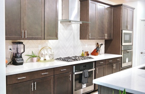 Antelope House | Exquisite 5-Bed 3-Bath w/Gym, Office, EV, Smoker