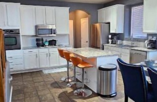 Paradise Hills Civic House | Exquisite 5 Bedroom Escape