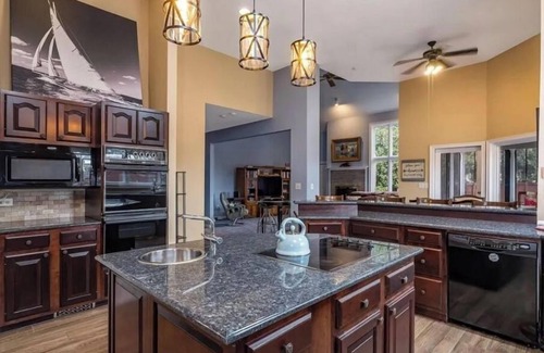 Westbrook Center House | Exquisite Beach Villa In Ground pool and Spacious Bermuda room! 2 living Rooms!
