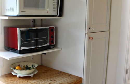 Baywood Park Cottage | Exquisite Cottage, Private Gardens, Walk To Bay