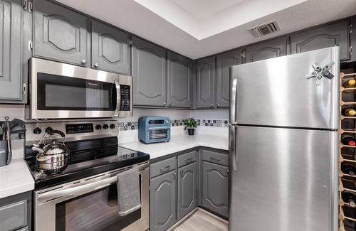 Paradise Valley Village Condo | Exquisite, Deluxe, Chic Condo in Prime Location!