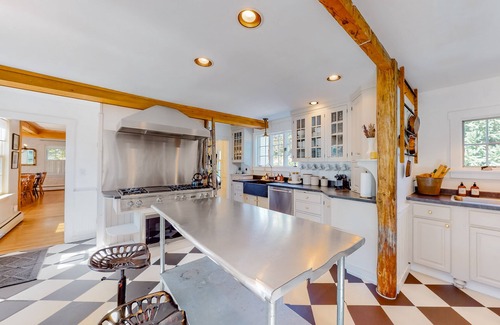 Mid-Coast and Islands House | Exquisite farm with firepit, patio, fast WiFi, & washer/dryer