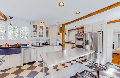 Mid-Coast and Islands House | Exquisite farm with firepit, patio, fast WiFi, & washer/dryer