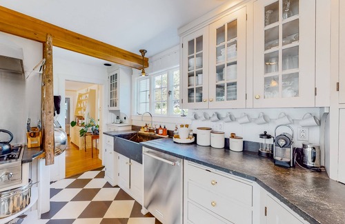 Mid-Coast and Islands House | Exquisite farm with firepit, patio, fast WiFi, & washer/dryer