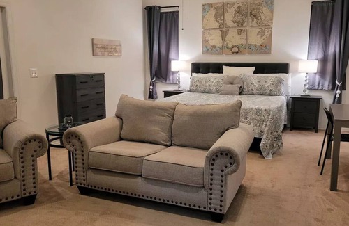 Greater Palm River Point CDC Bed & Breakfast | Exquisite Home near Tampa/Orlando sleeps 14-20.