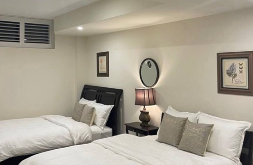 Bowmanville Apartment | Exquisite Lavish Apartment with 2 Queen Beds
