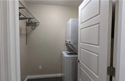 Regina Apartment | EXQUISITE & MODERN EXECUTIVE SUITE WITH PARKING
