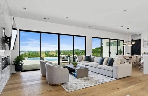 Jonestown House | Exquisite modern house overlooking Lake Travis