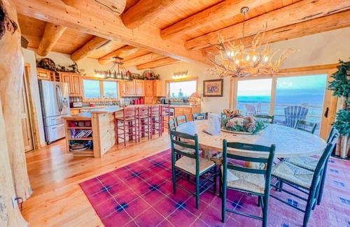 Red Lodge House | Exquisite Mountain Cabin with Breathtaking Views In All Directions