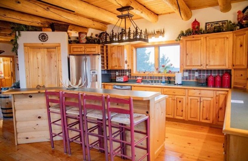 Red Lodge House | Exquisite Mountain Cabin with Breathtaking Views In All Directions