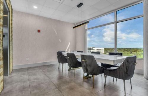 South Eola Apartment | Exquisite New Large 3BD2BTH