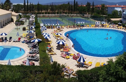 Portimao Apartment | Exquisite Poolside Apt at the fabulous Oasis Parque. Unlimited WiFi IPTV etc