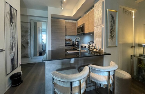 Church and Wellesley Condo | Exquisite Retreat: Luxury Living with Seamless Subway Access, Steps to Yorkville