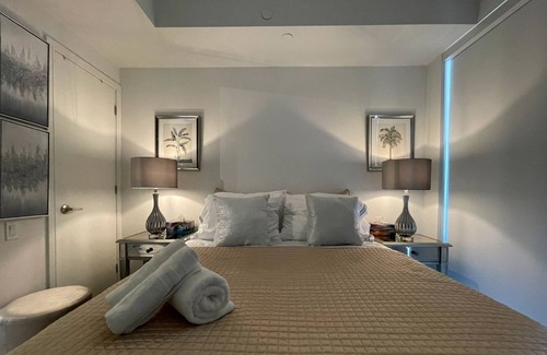 Church and Wellesley Condo | Exquisite Retreat: Luxury Living with Seamless Subway Access, Steps to Yorkville