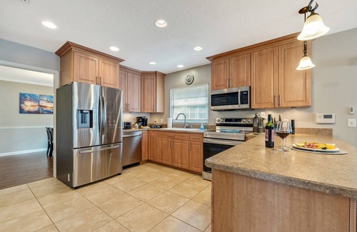 Brandon House | Exquisite Retreat with Heated Pool for 14 Guests, Pool Table Paradise!
