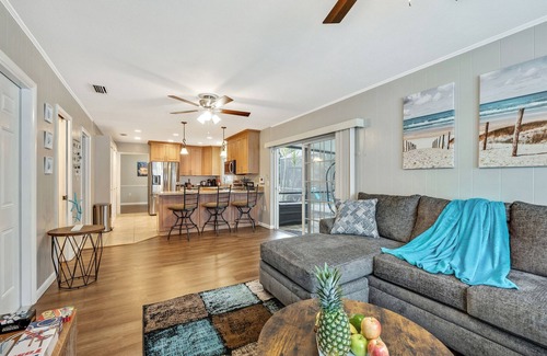 Brandon House | Exquisite Retreat with Heated Pool for 14 Guests, Pool Table Paradise!