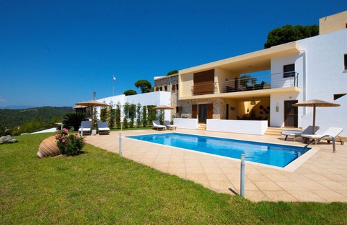 Agia Paraskevi Villa | Exquisite Skiathos Villa | Villa Skiathos Beta | 2 Bedrooms | Private Pool |.