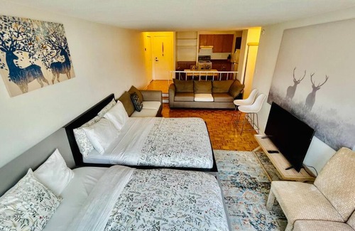 Shaughnessy Village Apartment | Exquisite Skyview Downtown Montreal Apartment