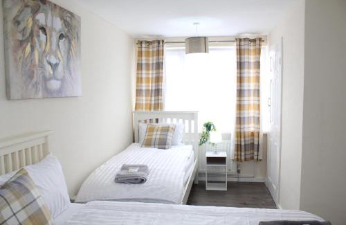Newcastle-upon-Tyne Apartment | Exquisite Stays Free parking, fast WiFi, close to city centre