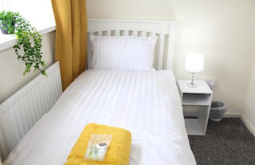 Newcastle-upon-Tyne Apartment | Exquisite Stays Free parking, fast WiFi, close to city centre