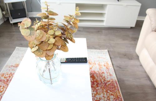 Newcastle-upon-Tyne Apartment | Exquisite Stays Free parking, fast WiFi, close to city centre