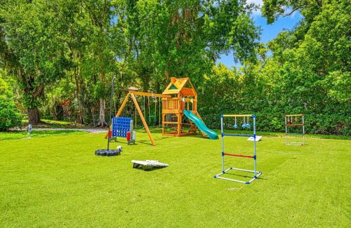 Lake Magdalene House | Exquisite Villa with POOLGAMES- 18 Guests