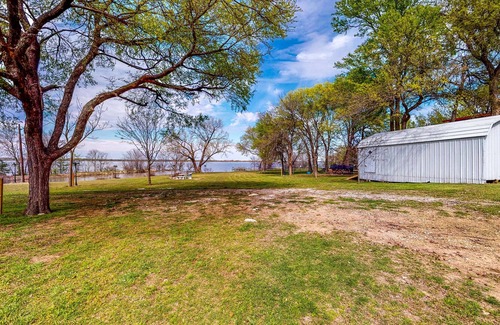 Quinlan House | Exquisite Waterfront - New Construction w/ Kitchen