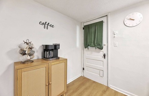 Wichita House | ~Extended Stay 2BD/1Bath- 5 min to Wesley!~