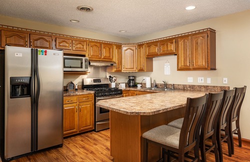 Kanawha City Apartment | Extended Stay, 3 bed, 2 bath, family friendly.