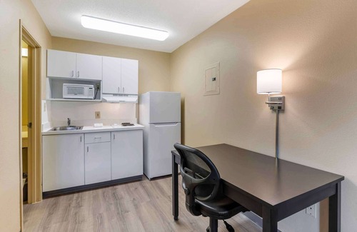 Maryland Heights Hotel | Extended Stay America Select Suites - St. Louis - Westport - E Lackland Rd