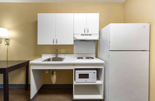 Lake Arbor Hotel | Extended Stay America Suites Washington DC Landover