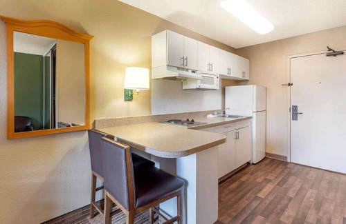 Westmont Hotel | Extended Stay America Select Suites Chicago Westmont Oak Brook