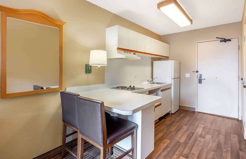 Westmont Hotel | Extended Stay America Select Suites Chicago Westmont Oak Brook