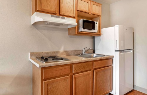 Greenwich Hotel | Extended Stay America Select Suites - Wichita - North