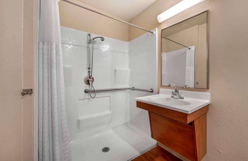 Greenwich Hotel | Extended Stay America Select Suites - Wichita - North