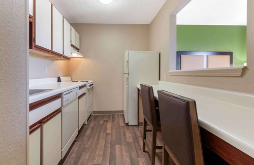 Rockford Hotel | Extended Stay America Select Suites Rockford State Street